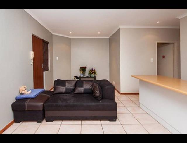 2 BEDROOM TOWNHOUSE RENTED IN SOUTH END